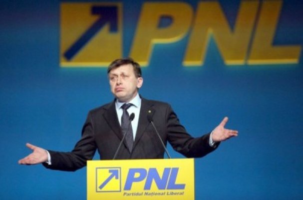 Congresul PNL: Crin Antonescu a primit un steag secuiesc de la Kelemen Hunor